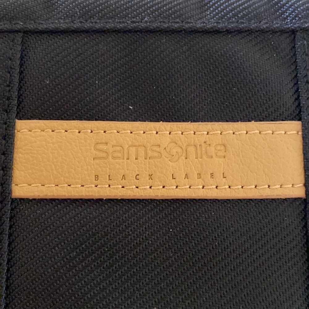 Black case - Picture 3 of 4